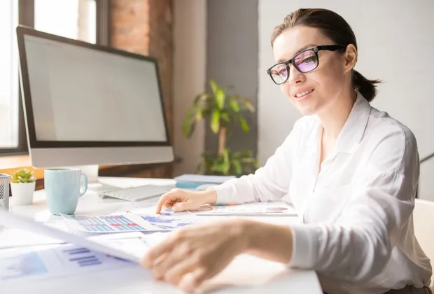 a female accountant